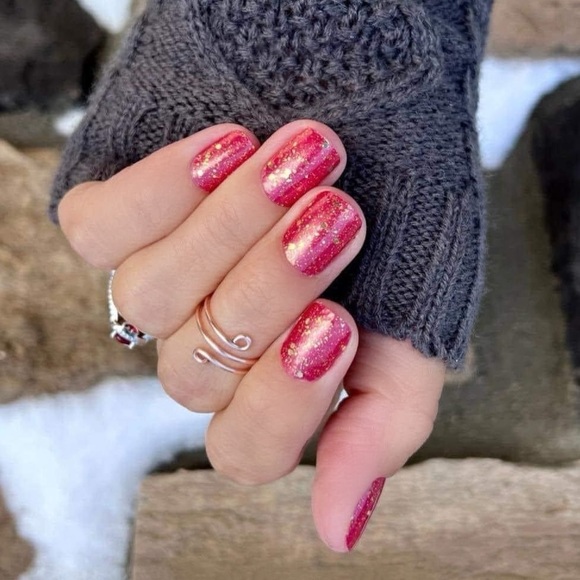 Color Street | Cran-apple Sprit z cranberry red with chunky gold flakes nail set - Picture 3 of 11